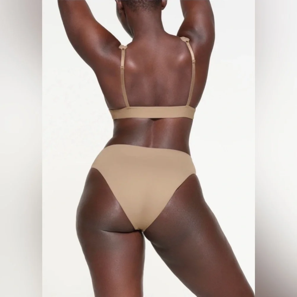 NWT Skims Recycled Swim Plunge Bikini top in Desert Size Large Swimwear Triangle